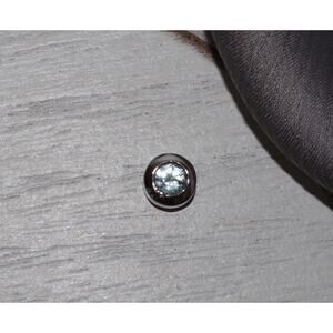 14k White Gold Blue Topaz Pendant 0.8G / 7mm